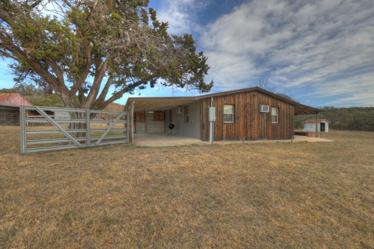 Ohana Ranch Cabin - 12 Minutes To Historic Main St Fredericksburg Exterior foto