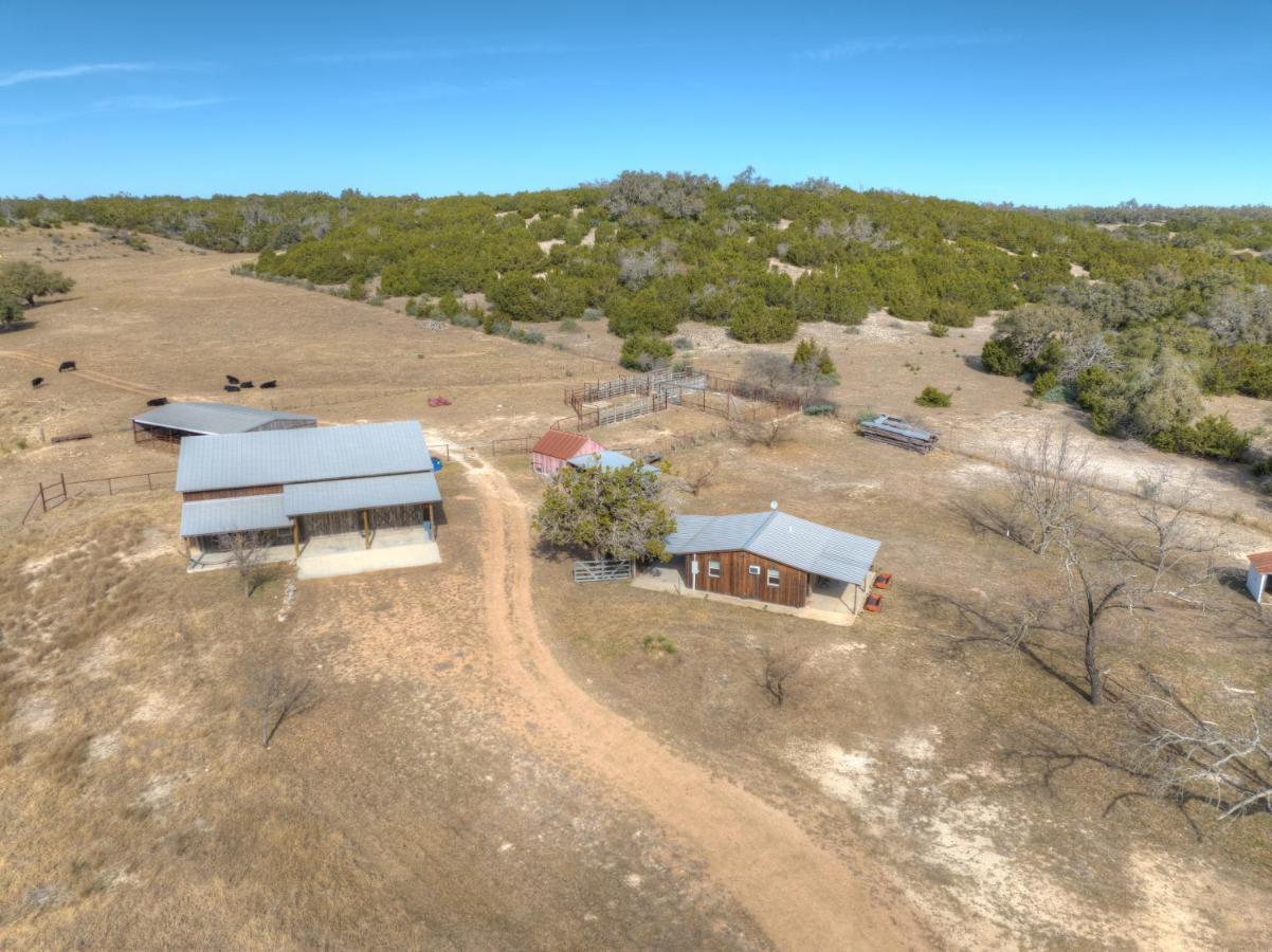 Ohana Ranch Cabin - 12 Minutes To Historic Main St Fredericksburg Exterior foto